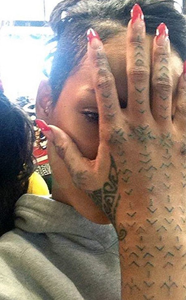 rihanna gets neck and hands tattooed photos hip hop vibe rihanna gets neck and hands tattooed photos hip hop vibe