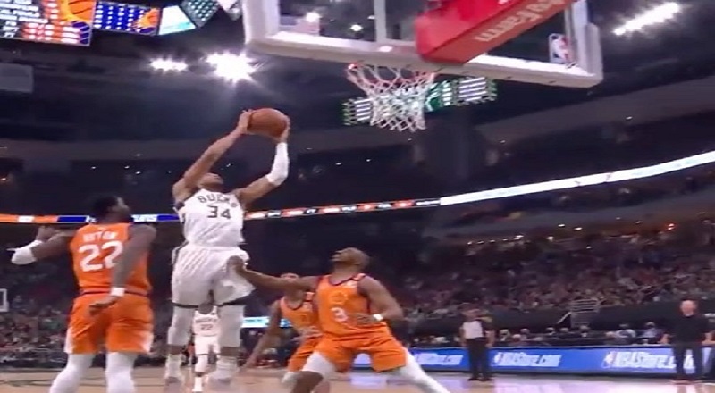 Giannis dunk from Jrue Holiday pass