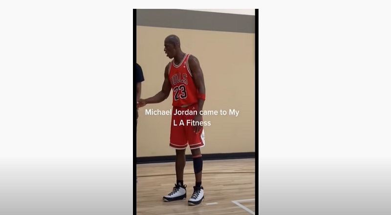 Michael Jordan lookalike played just like MJ at LA Fitness