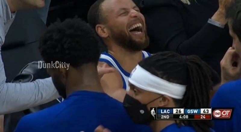 Stephen Curry dances to Mary J Blige's Family Affair on the bench