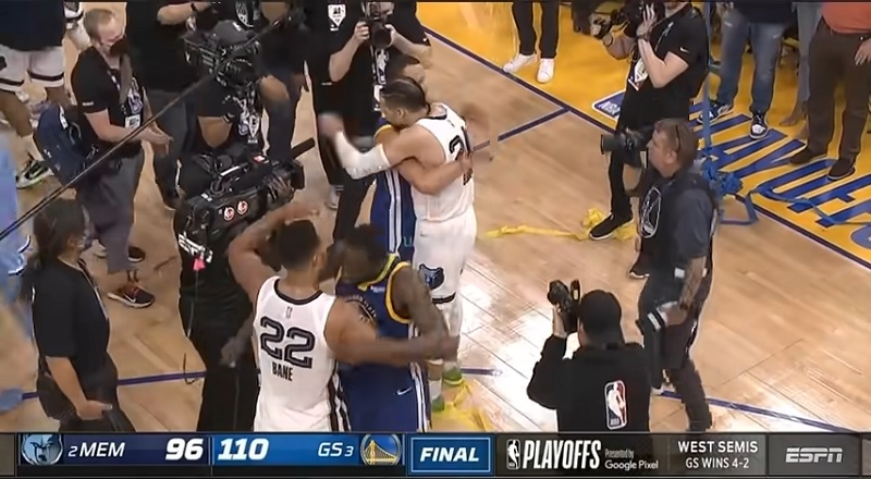 Dillon Brooks apologizes to Stephen Curry for shoving him
